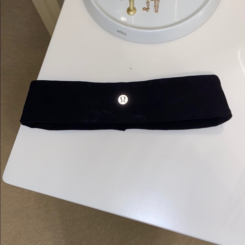 Lululemon black headband